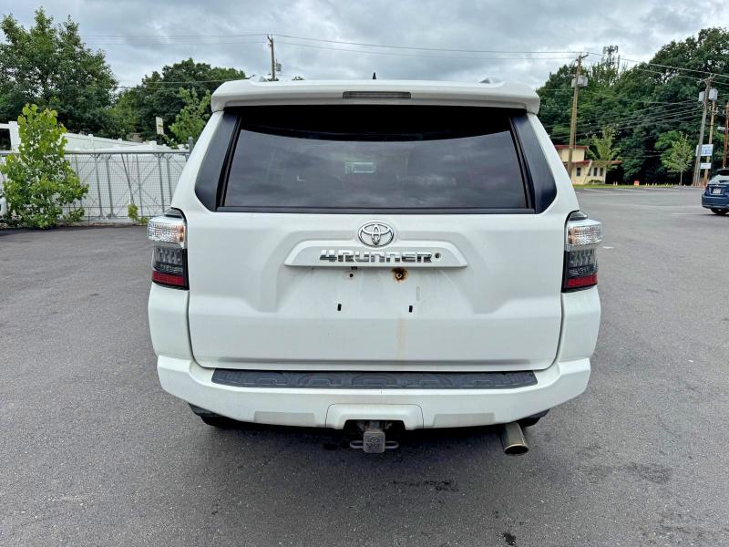 58918586 :رقم المزاد ، JTEBU5JRXF5234841 vin ، 2015 Toyota 4runner مزاد بيع