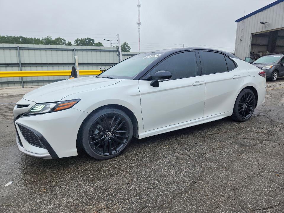 58084636 :رقم المزاد ، 4T1KZ1AK3NU062377 vin ، 2022 Toyota Camry مزاد بيع