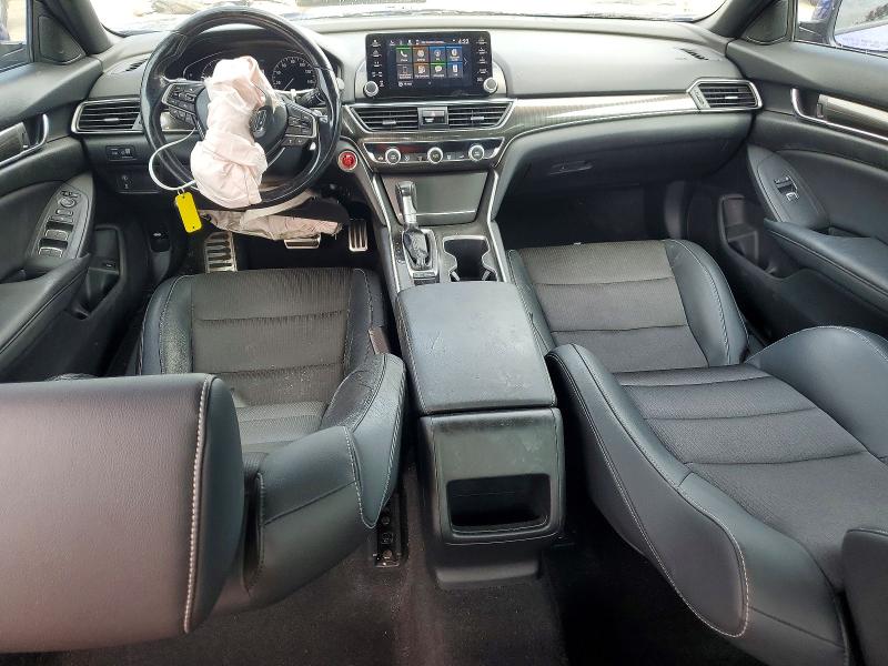 55501876 :رقم المزاد ، 1HGCV1F35JA153184 vin ، 2018 Honda Accord مزاد بيع