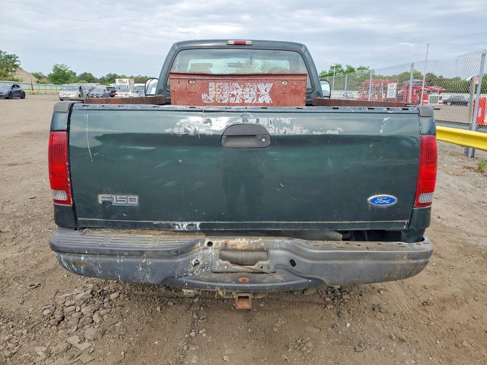 56421246 :رقم المزاد ، 1FTSF31L82EA74001 vin ، 2002 Ford F350 مزاد بيع