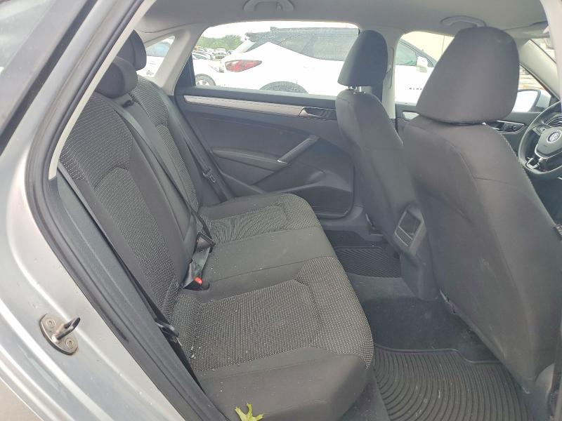 58034966 :رقم المزاد ، 1VWAT7A33HC059399 vin ، 2017 Volkswagen Passat مزاد بيع