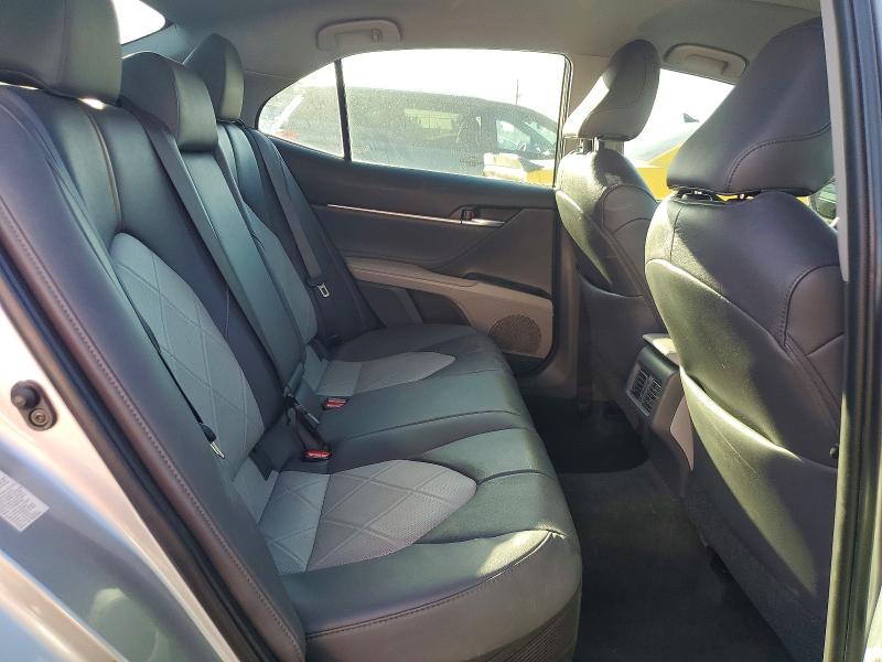 56707656 :رقم المزاد ، 4T1B21HKXJU507248 vin ، 2018 Toyota Camry Hybrid مزاد بيع