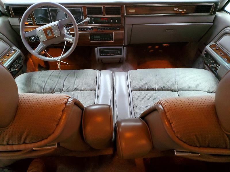 1989 Lincoln Town Car მანქანა იყიდება აუქციონზე, vin: 1LNBM83F7KY627418, აუქციონის ნომერი: 58334436