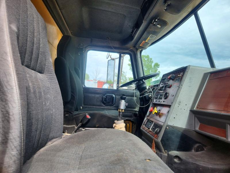 Продажа на аукционе авто 1998 Mack Cl713, vin: 1M2AD62C6WW006986, номер лота: 57714006