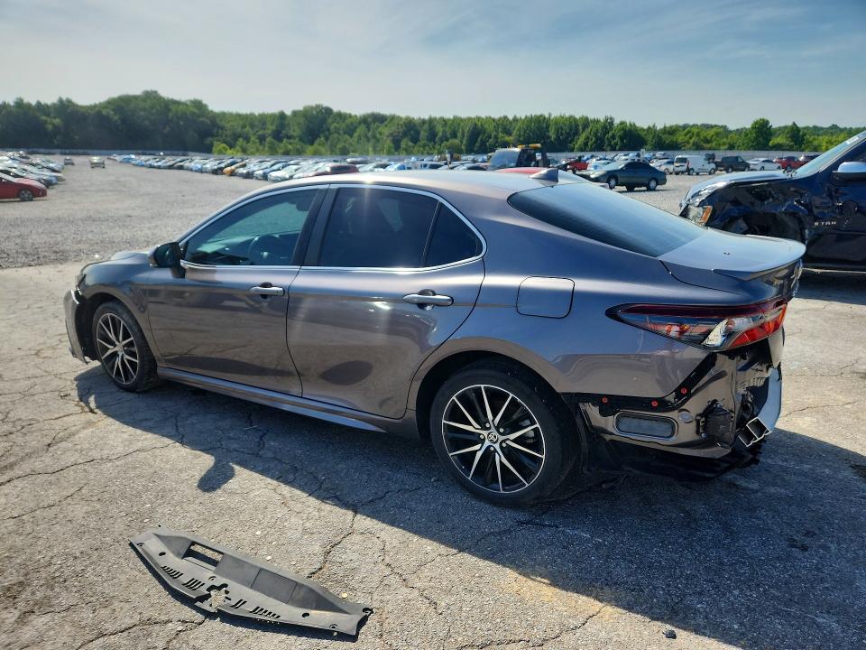 58608526 :رقم المزاد ، 4T1T11AK4NU625996 vin ، 2022 Toyota Camry مزاد بيع