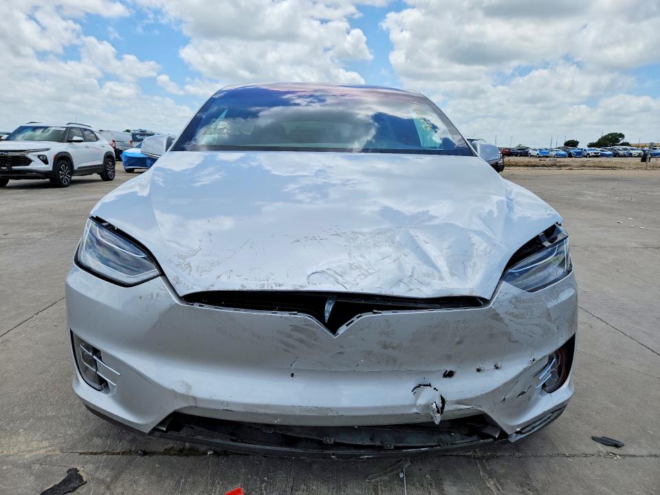 2018 Tesla Model X მანქანა იყიდება აუქციონზე, vin: 5YJXCDE21JF101252, აუქციონის ნომერი: 56291926