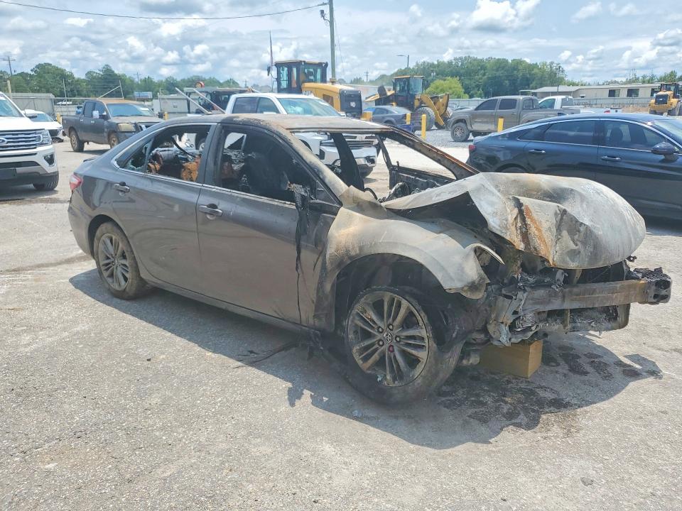 58903566 :رقم المزاد ، 4T1BF1FK6HU440861 vin ، 2017 Toyota Camry مزاد بيع