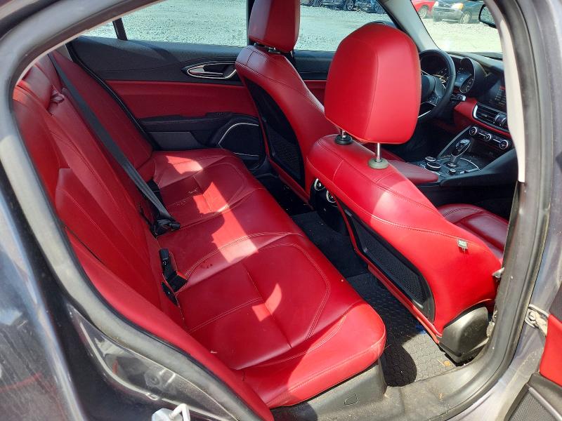 57941186 :رقم المزاد ، ZARFAEDN7J7566715 vin ، 2018 Alfa Romeo Giulia مزاد بيع