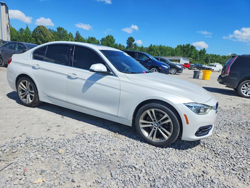 57346946 :رقم المزاد ، WBA8B9G57JNU97715 vin ، 2018 Bmw 330 مزاد بيع