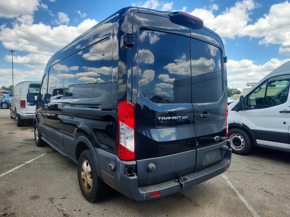 48338676 :رقم المزاد ، 1FTYR2CM1JKB37652 vin ، 2018 Ford Transit مزاد بيع