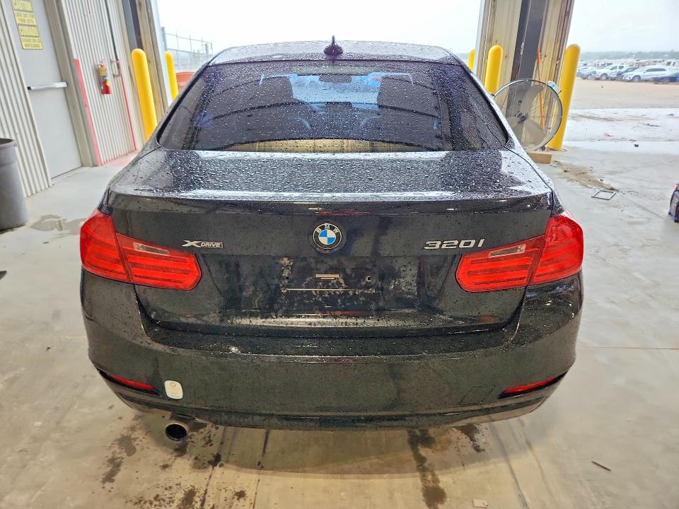 56106546 :رقم المزاد ، WBA3C3C54EF984008 vin ، 2014 Bmw 320 مزاد بيع