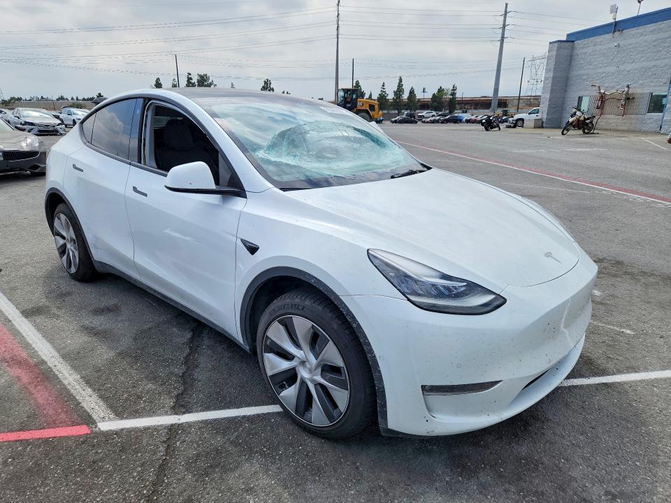 Auction sale of the 2022 Tesla Model Y, vin: 7SAYGDEE8NF327641, lot number: 85992505