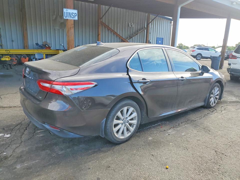 58117246 :رقم المزاد ، 4T1B11HKXKU703968 vin ، 2019 Toyota Camry مزاد بيع