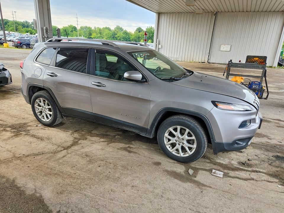 58535086 :رقم المزاد ، 1C4PJMCS9GW270318 vin ، 2016 Jeep Cherokee مزاد بيع