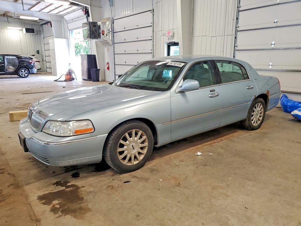 56740106 :رقم المزاد ، 1LNHM81V67Y625042 vin ، 2007 Linc Continental مزاد بيع