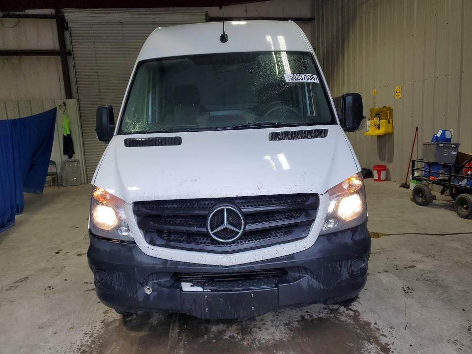 58237536 :رقم المزاد ، WD3PE7CD9HP577257 vin ، 2017 Mercedes-benz Sprinter مزاد بيع