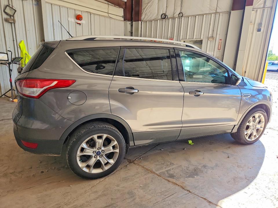 57004326 :رقم المزاد ، 1FMCU9JX2EUC22262 vin ، 2014 Ford Escape مزاد بيع