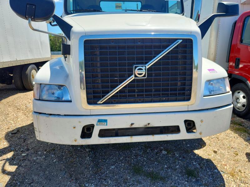 56372856 :رقم المزاد ، 4V4M39DF0GN939002 vin ، 2016 Volvo Vnm مزاد بيع