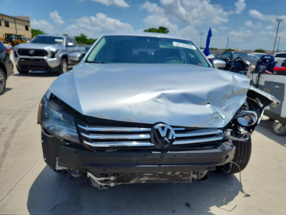 56123436 :رقم المزاد ، 1VWAT7A39FC045388 vin ، 2015 Volkswagen Passat مزاد بيع