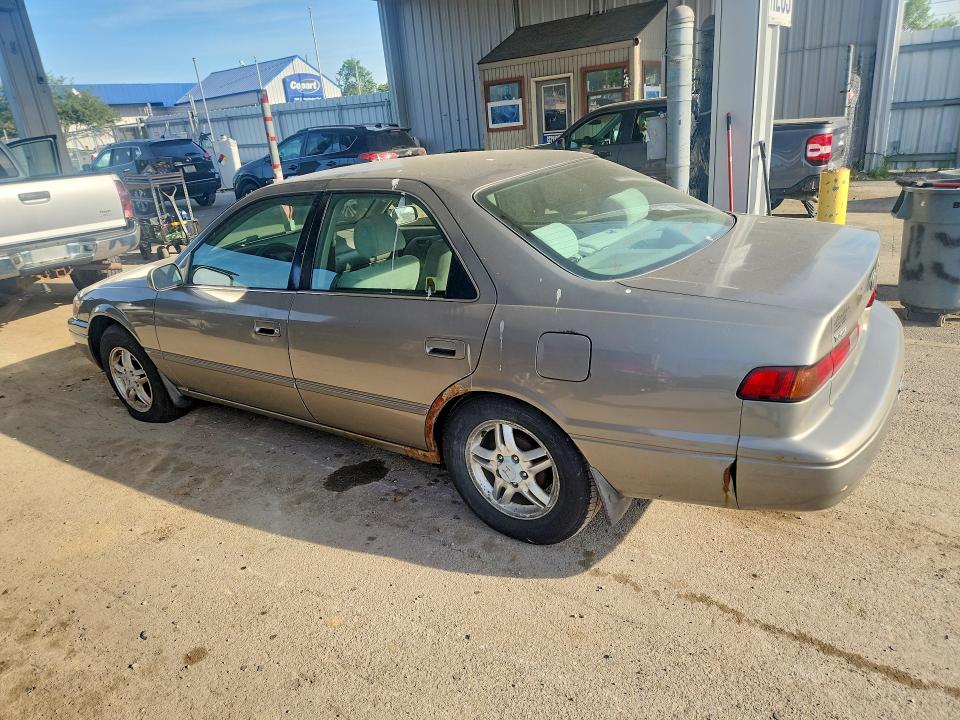 56104846 :رقم المزاد ، 4T1BG22K4XU519954 vin ، 1999 Toyota Camry مزاد بيع