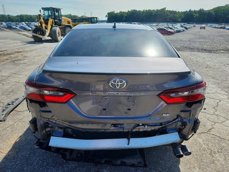 58608526 :رقم المزاد ، 4T1T11AK4NU625996 vin ، 2022 Toyota Camry مزاد بيع