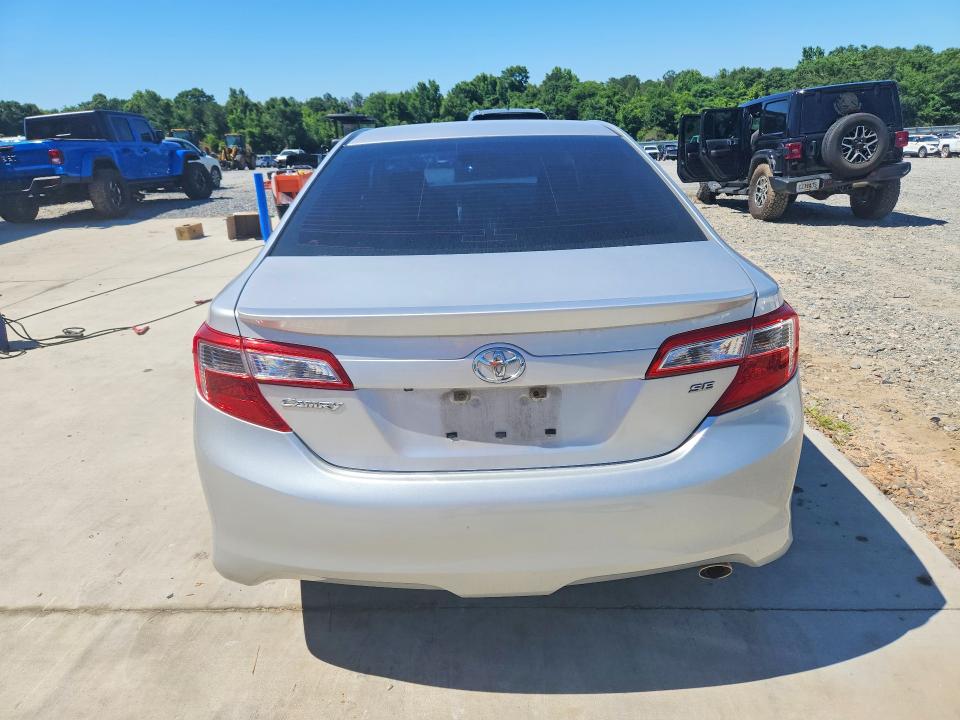 55358546 :رقم المزاد ، 4T1BF1FK3EU452977 vin ، 2014 Toyota Camry مزاد بيع