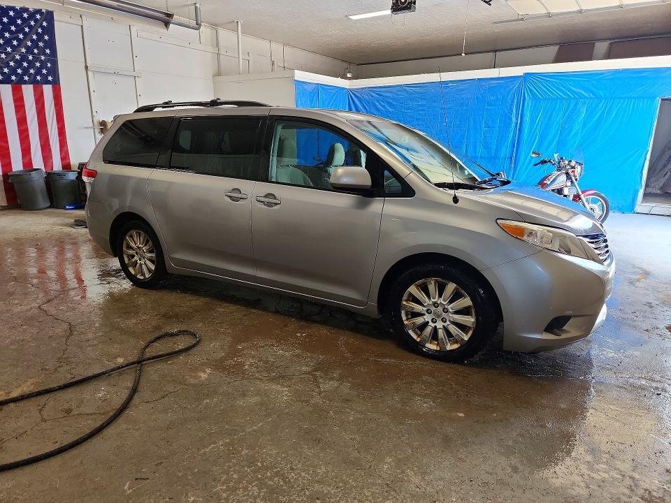 2012 Toyota Sienna მანქანა იყიდება აუქციონზე, vin: 5TDJK3DCXCS046697, აუქციონის ნომერი: 59081886