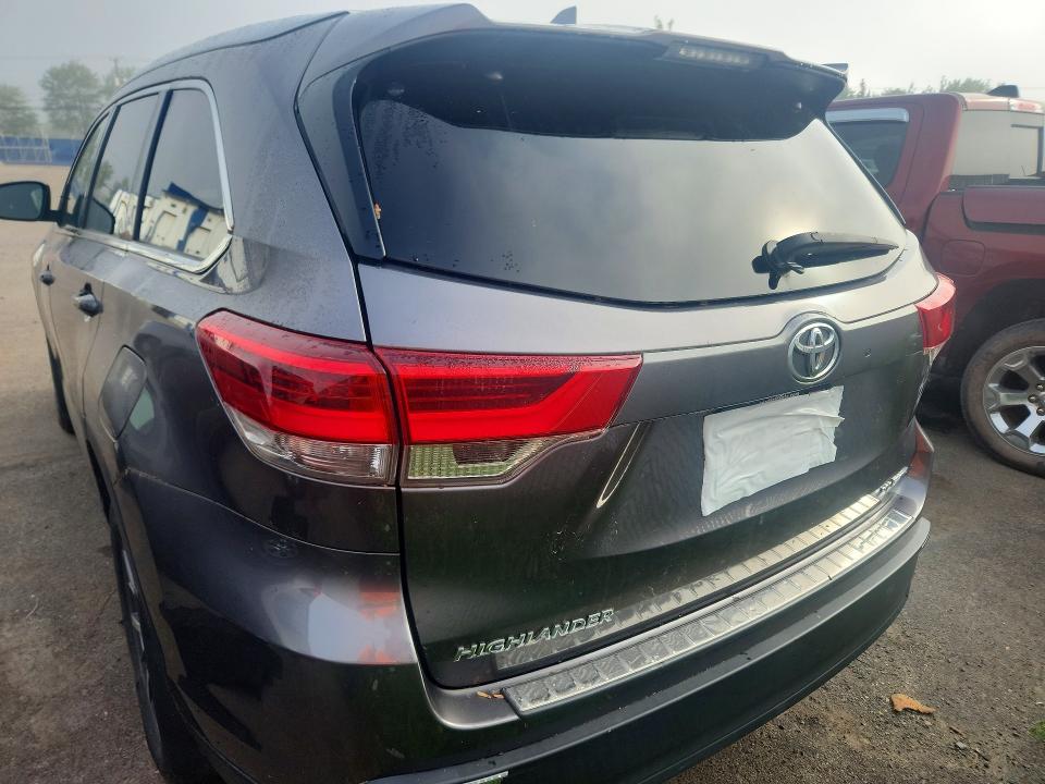 85615985 :رقم المزاد ، 5TDJZRFH7KS595182 vin ، 2019 Toyota Highlander مزاد بيع