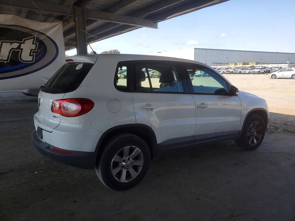 57956486 :رقم المزاد ، WVGAV7AX9AW001295 vin ، 2010 Volkswagen Tiguan مزاد بيع