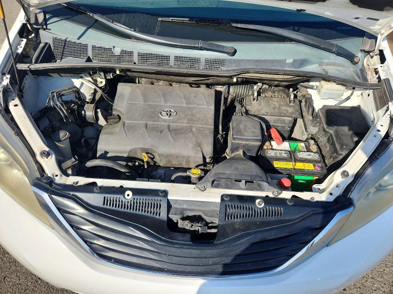 56645686 :رقم المزاد ، 5TDKK3DC0DS342981 vin ، 2013 Toyota Sienna مزاد بيع