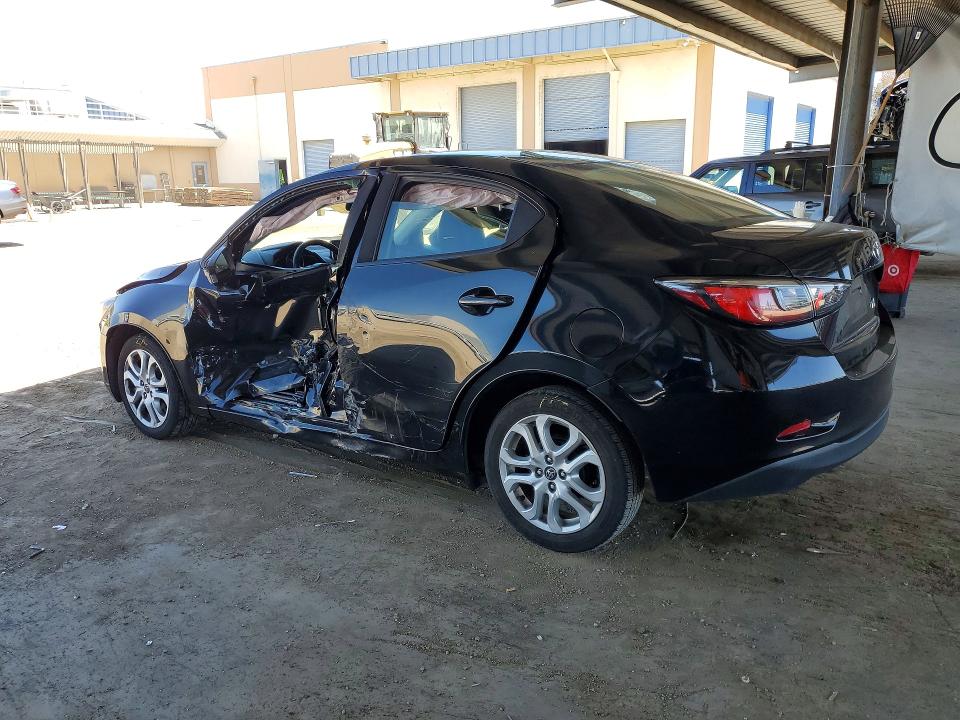 55825476 :رقم المزاد ، 3MYDLBYV3HY180999 vin ، 2017 Toyota Yaris Ia مزاد بيع
