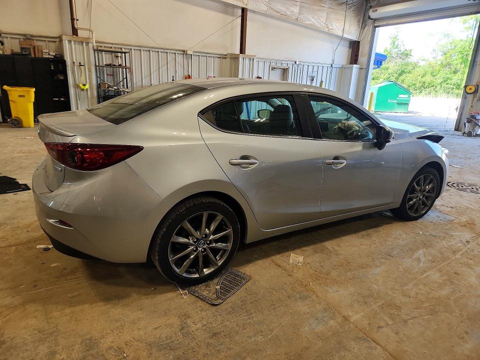 2018 Mazda 3 მანქანა იყიდება აუქციონზე, vin: 3MZBN1V32JM240620, აუქციონის ნომერი: 56824436