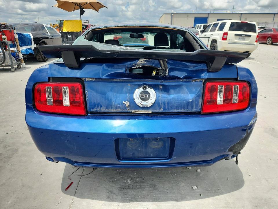 57240656 :رقم المزاد ، 1ZVHT82H285188821 vin ، 2008 Ford Mustang مزاد بيع