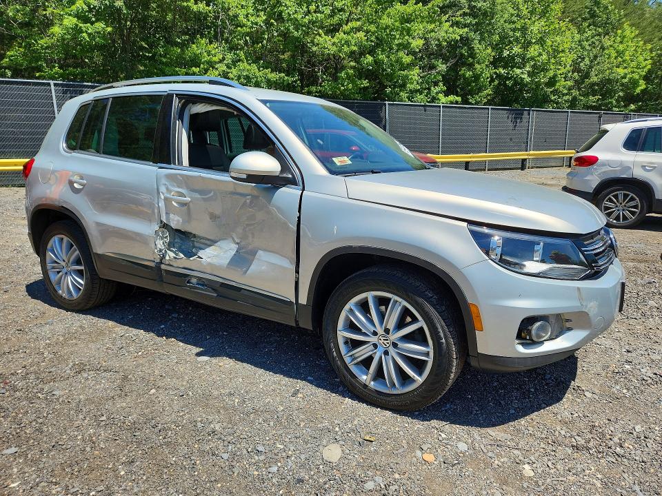 2013 Volkswagen Tiguan მანქანა იყიდება აუქციონზე, vin: WVGAV7AX6DW502438, აუქციონის ნომერი: 55944036