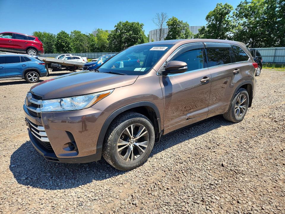 58882666 :رقم المزاد ، 5TDBZRFH4JS872177 vin ، 2018 Toyota Highlander مزاد بيع