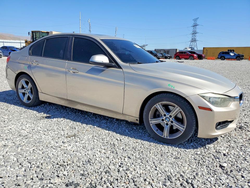 56361436 :رقم المزاد ، WBA3C1C57DF444994 vin ، 2013 Bmw 328 مزاد بيع