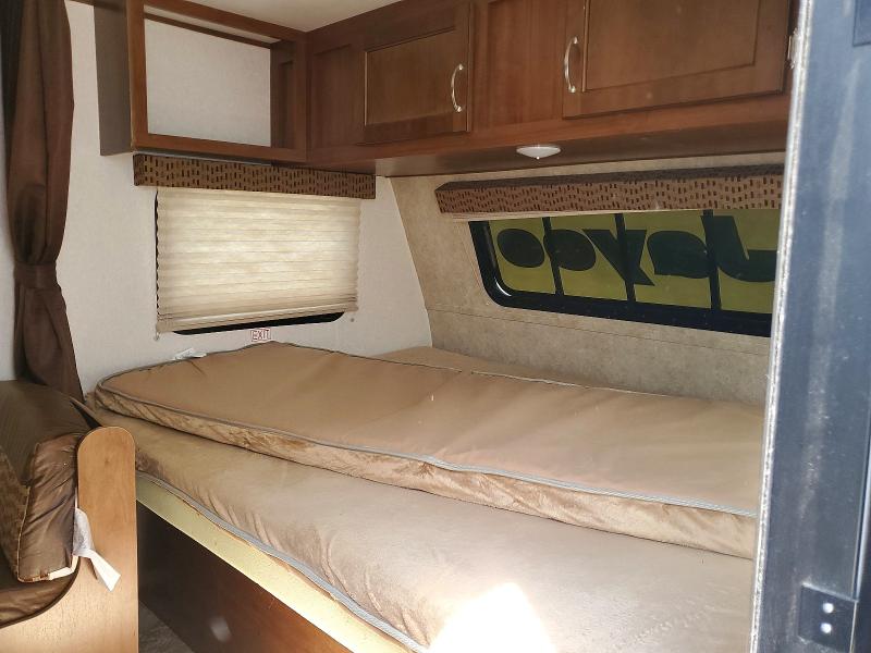 55872496 :رقم المزاد ، 1UJBJ0AJ7H17J0337 vin ، 2017 Jayco Jay Flight Slx مزاد بيع