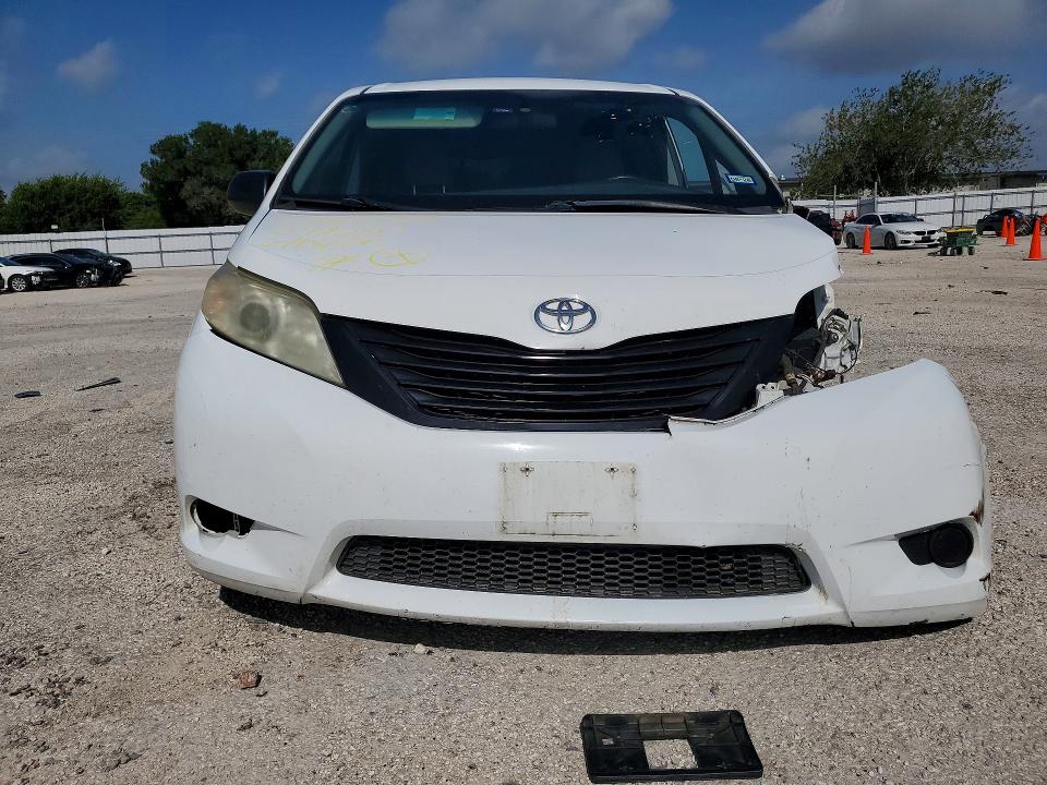 Продажа на аукционе авто 2017 Toyota Sienna, vin: 5TDZZ3DC9HS849510, номер лота: 58591386