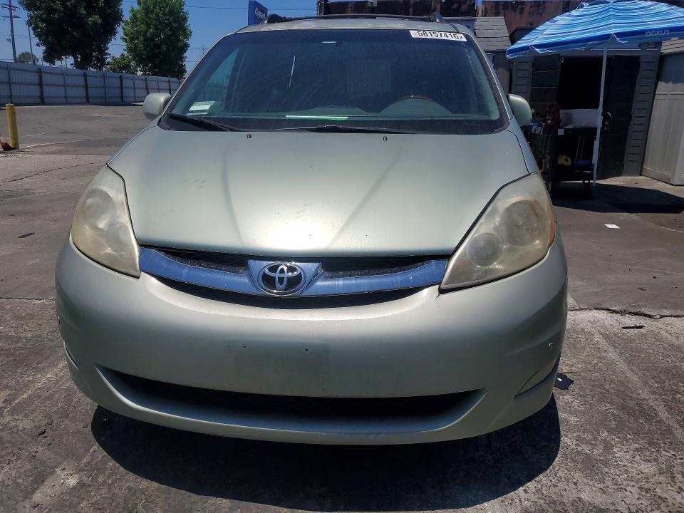 58157416 :رقم المزاد ، 5TDBK22C38S015770 vin ، 2008 Toyota Sienna مزاد بيع
