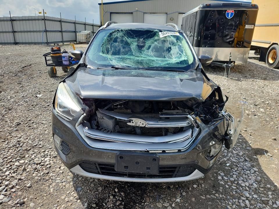 56497636 :رقم المزاد ، 1FMCU0J99HUC13561 vin ، 2017 Ford Escape مزاد بيع