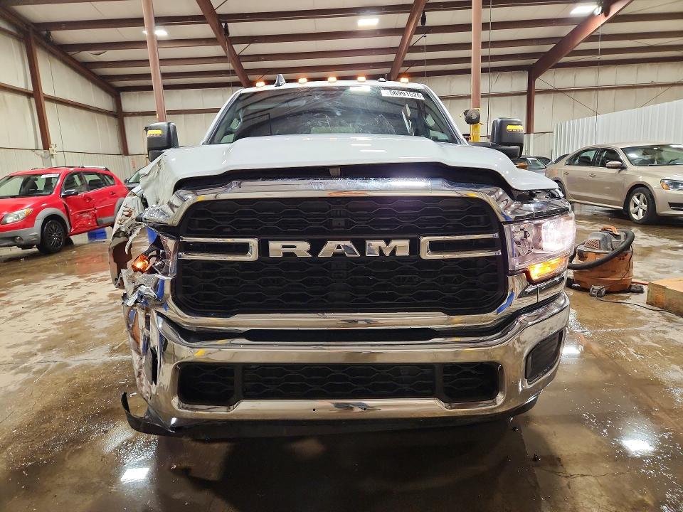 56991526 :رقم المزاد ، 3C6UR5HJ3RG413791 vin ، 2024 Ram 2500 مزاد بيع