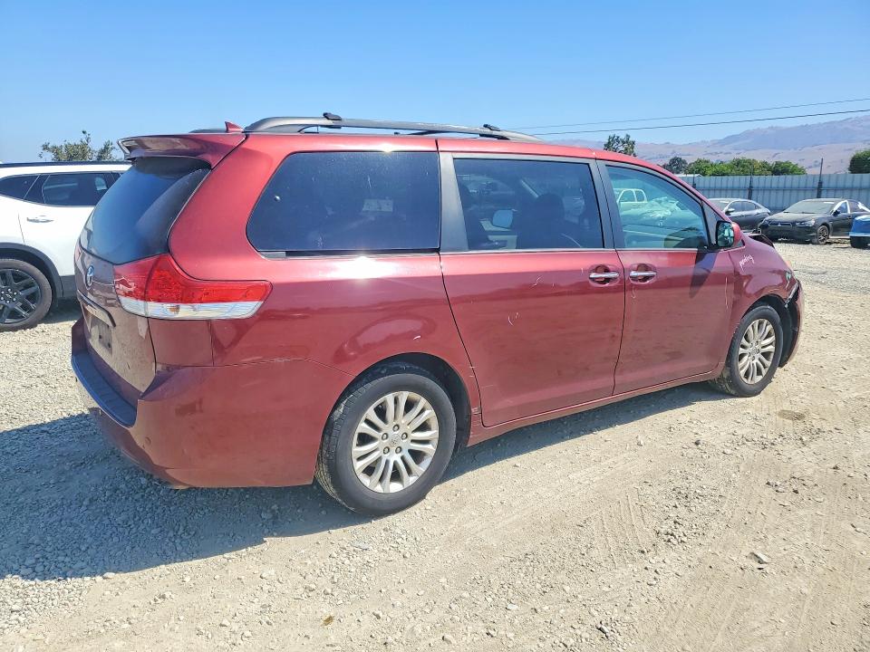 2011 Toyota Sienna მანქანა იყიდება აუქციონზე, vin: 5TDYK3DC0BS080631, აუქციონის ნომერი: 57601136