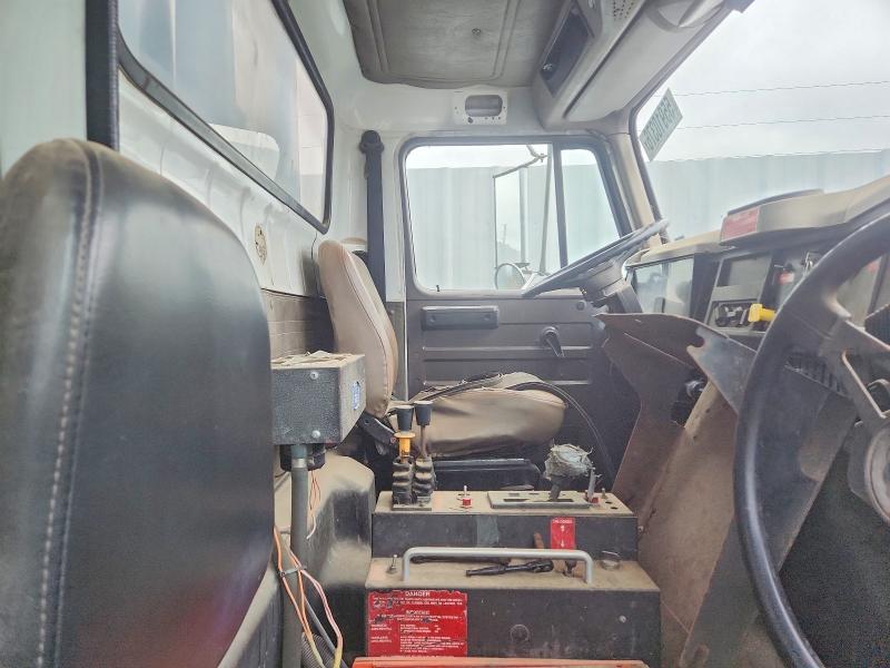 Продаж на аукціоні авто 2001 International 4900, vin: 1HTSDAAN01H293935, номер лоту: 55910376