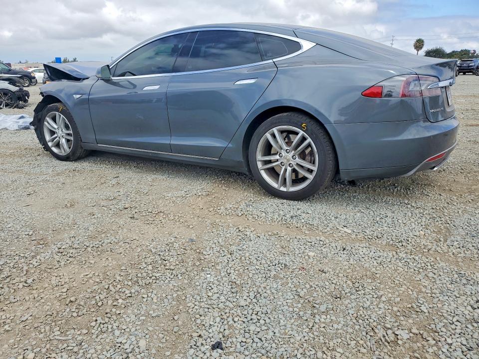 57447946 :رقم المزاد ، 5YJSA1CN6DFP27377 vin ، 2013 Tesla Model S مزاد بيع