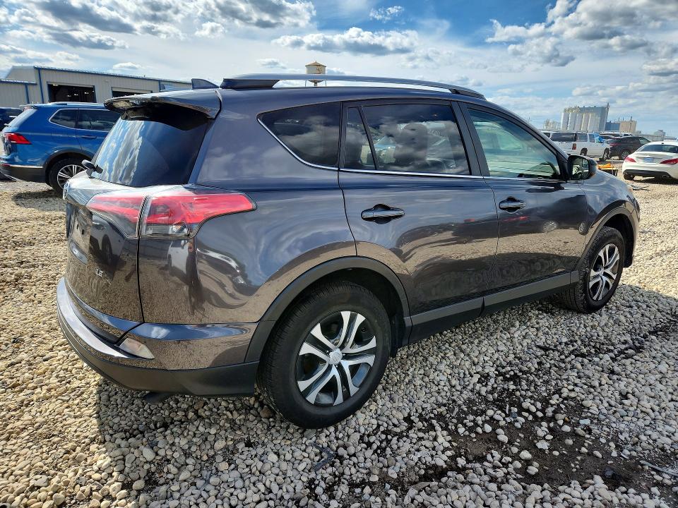 2018 Toyota Rav4 მანქანა იყიდება აუქციონზე, vin: JTMZFREV3JJ185574, აუქციონის ნომერი: 57364746