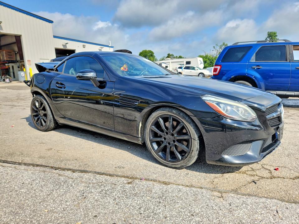58891446 :رقم المزاد ، WDDPK3JA7HF131202 vin ، 2017 Mercedes-benz Slc مزاد بيع