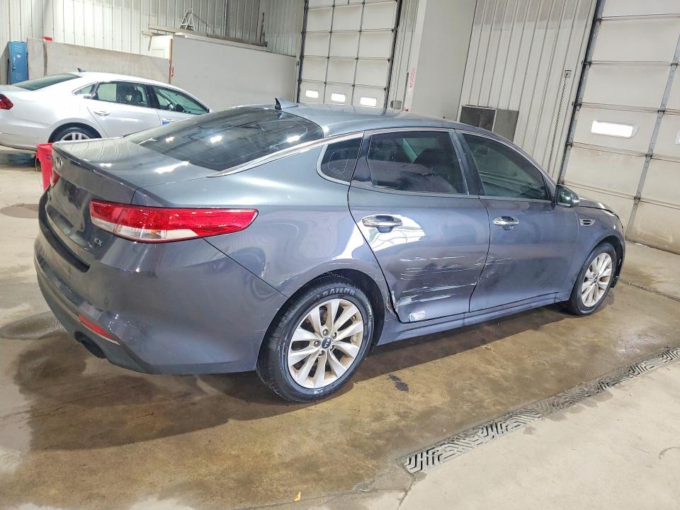 58252526 :رقم المزاد ، 5XXGU4L33JG185077 vin ، 2018 Kia Optima مزاد بيع