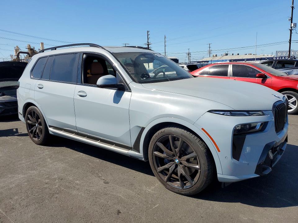 56702676 :رقم المزاد ، 5UX23EM03P9P92642 vin ، 2023 Bmw X7 مزاد بيع