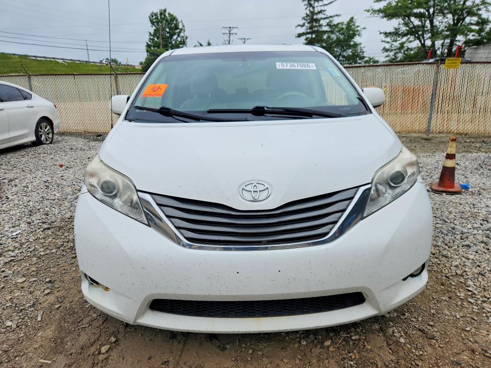 57367086 :رقم المزاد ، 5TDYK3DC2DS382540 vin ، 2013 Toyota Sienna مزاد بيع