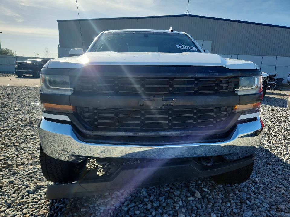 Продажа на аукционе авто 2018 Chevrolet Silverado, vin: 1GCUKREC0JF152085, номер лота: 57815156